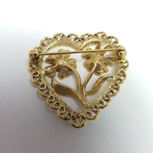 Vintage Heart Shape Flower Brooch, Gold Tone Filigree Border, Retro Lapel Pin - Picture 2 of 5